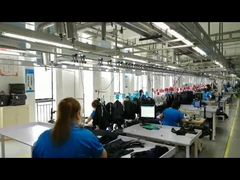 Système d'accrochage manuel de vêtements à convoyeur vérique multicouche